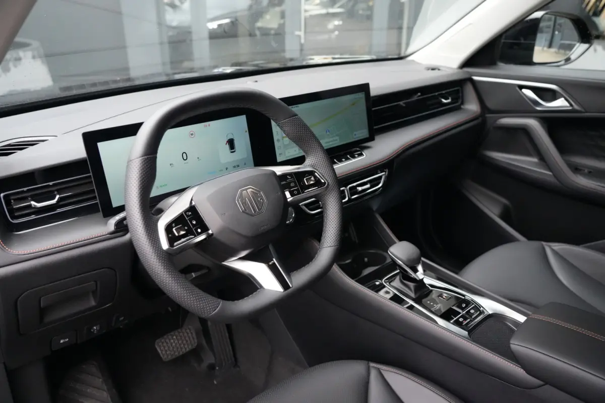 1.5 Plug-in Hybrid Luxury | 272 PK | Navigatie | 360° Camera | Stoelverwarming | Keyless | MG HS PHEV 1.5 Plug-in Hybrid Luxury 272 PK met plug-in hybride aandrijving, lederen bekleding, na