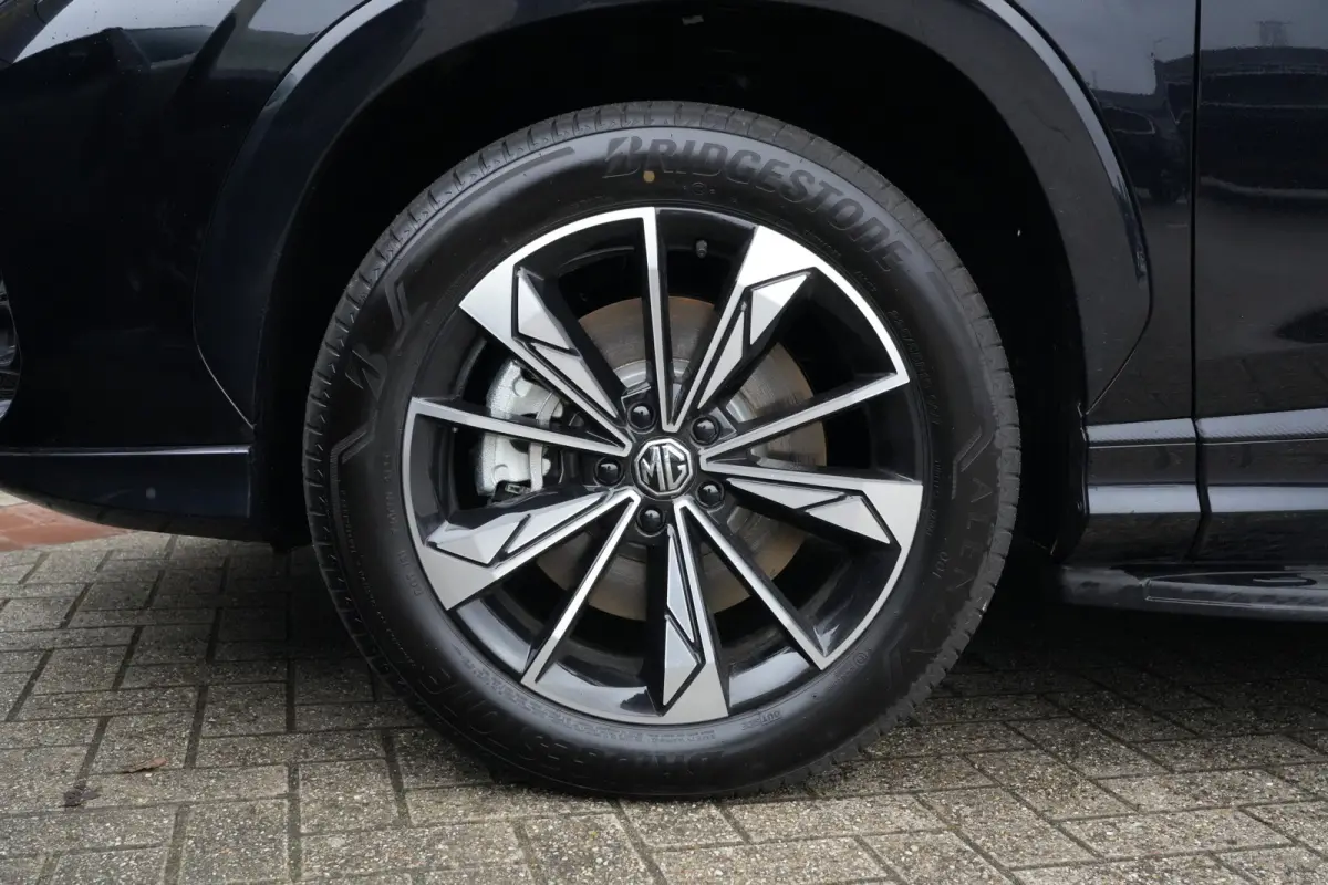 1.5 Plug-in Hybrid Luxury | 272 PK | Navigatie | 360° Camera | Stoelverwarming | Keyless | MG HS PHEV 1.5 Plug-in Hybrid Luxury 272 PK met plug-in hybride aandrijving, lederen bekleding, na