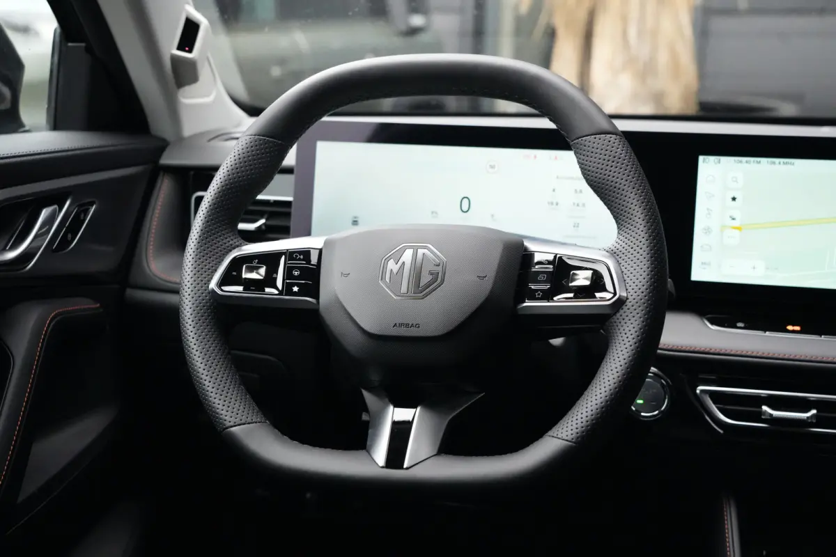 1.5 Plug-in Hybrid Luxury | 272 PK | Navigatie | 360° Camera | Stoelverwarming | Keyless | MG HS PHEV 1.5 Plug-in Hybrid Luxury 272 PK met plug-in hybride aandrijving, lederen bekleding, na