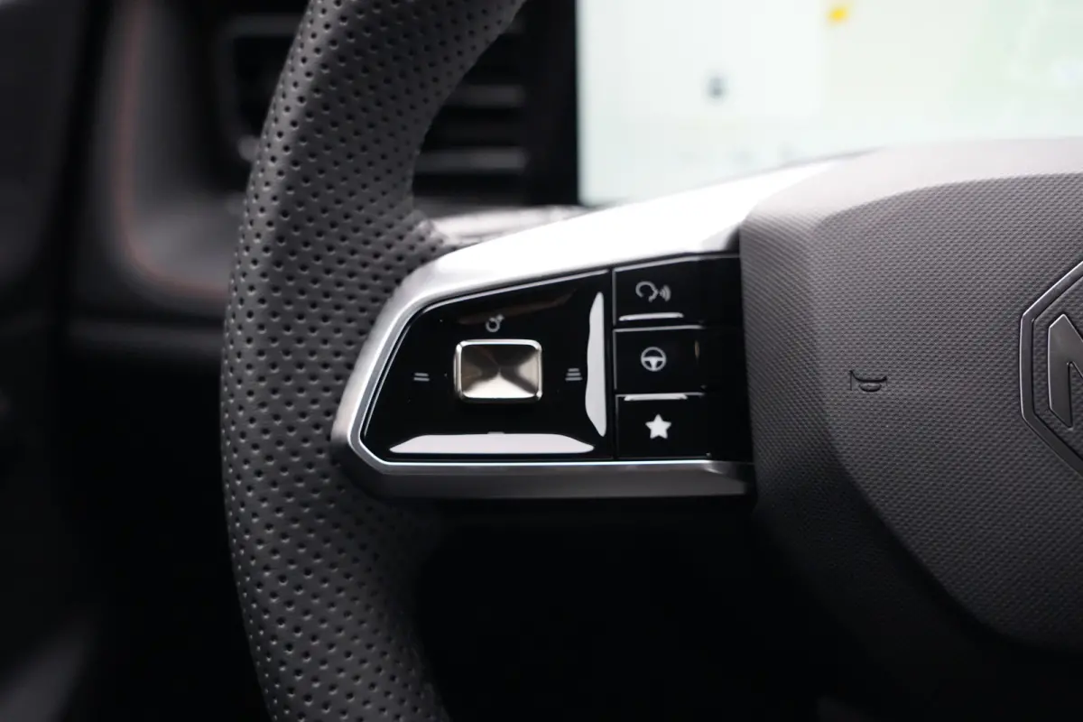 1.5 Plug-in Hybrid Luxury | 272 PK | Navigatie | 360° Camera | Stoelverwarming | Keyless | MG HS PHEV 1.5 Plug-in Hybrid Luxury 272 PK met plug-in hybride aandrijving, lederen bekleding, na