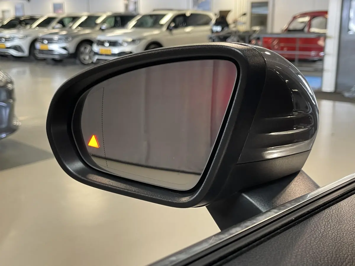 250 e 17"/Dodehoek/Camera/PDC v+a/Apple Carplay & Android Auto/DAB/Navigatie/Climate