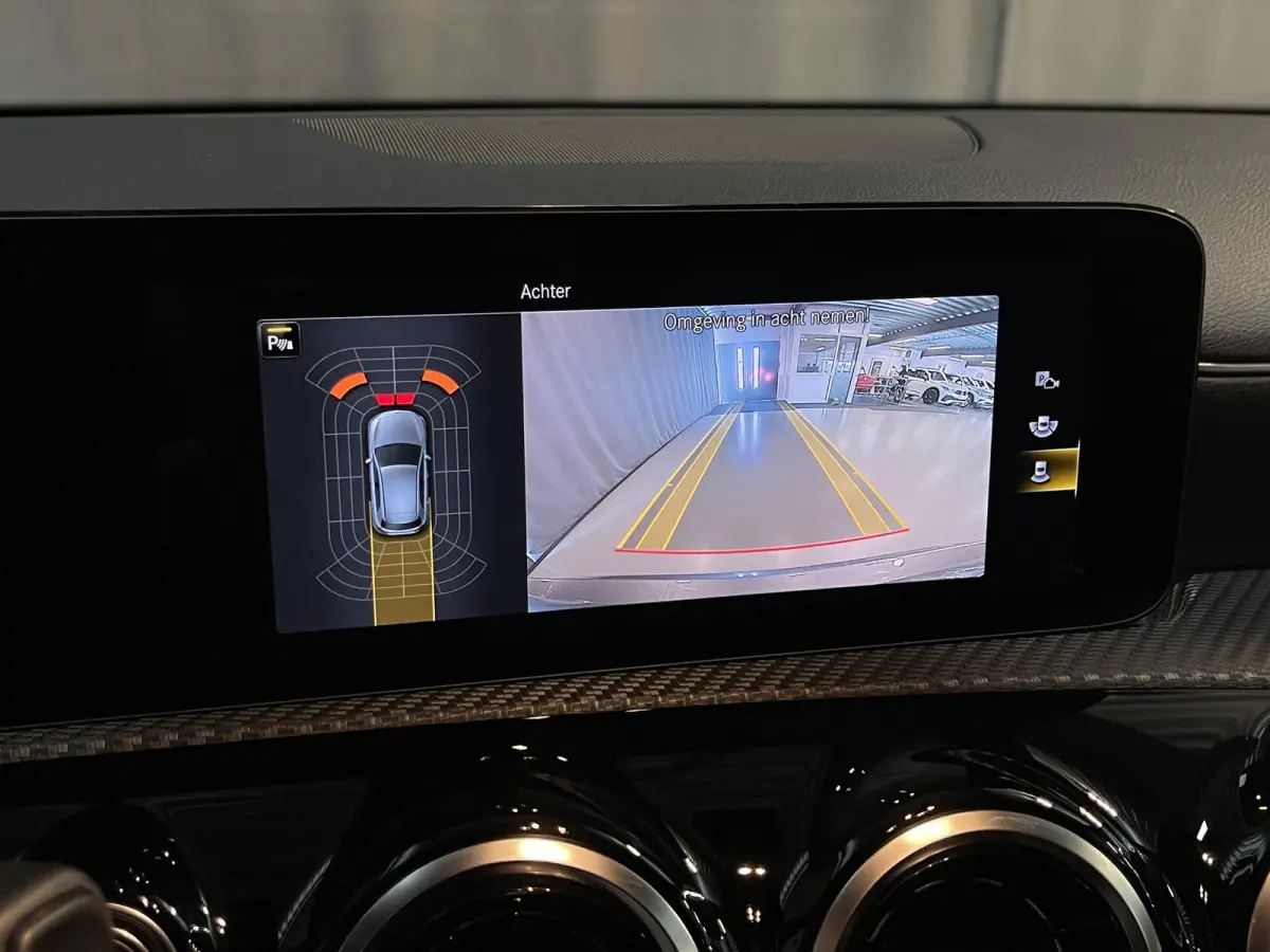250 e 17"/Dodehoek/Camera/PDC v+a/Apple Carplay & Android Auto/DAB/Navigatie/Climate