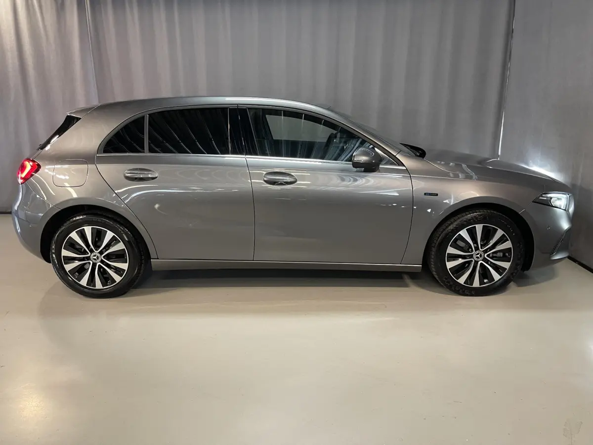 250 e 17"/Dodehoek/Camera/PDC v+a/Apple Carplay & Android Auto/DAB/Navigatie/Climate