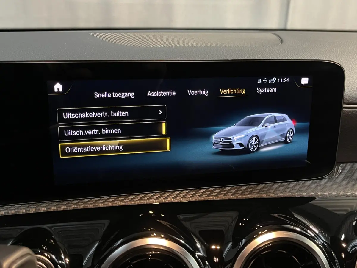 250 e 17"/Dodehoek/Camera/PDC v+a/Apple Carplay & Android Auto/DAB/Navigatie/Climate