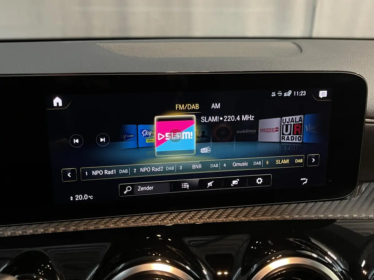 250 e 17"/Dodehoek/Camera/PDC v+a/Apple Carplay & Android Auto/DAB/Navigatie/Climate