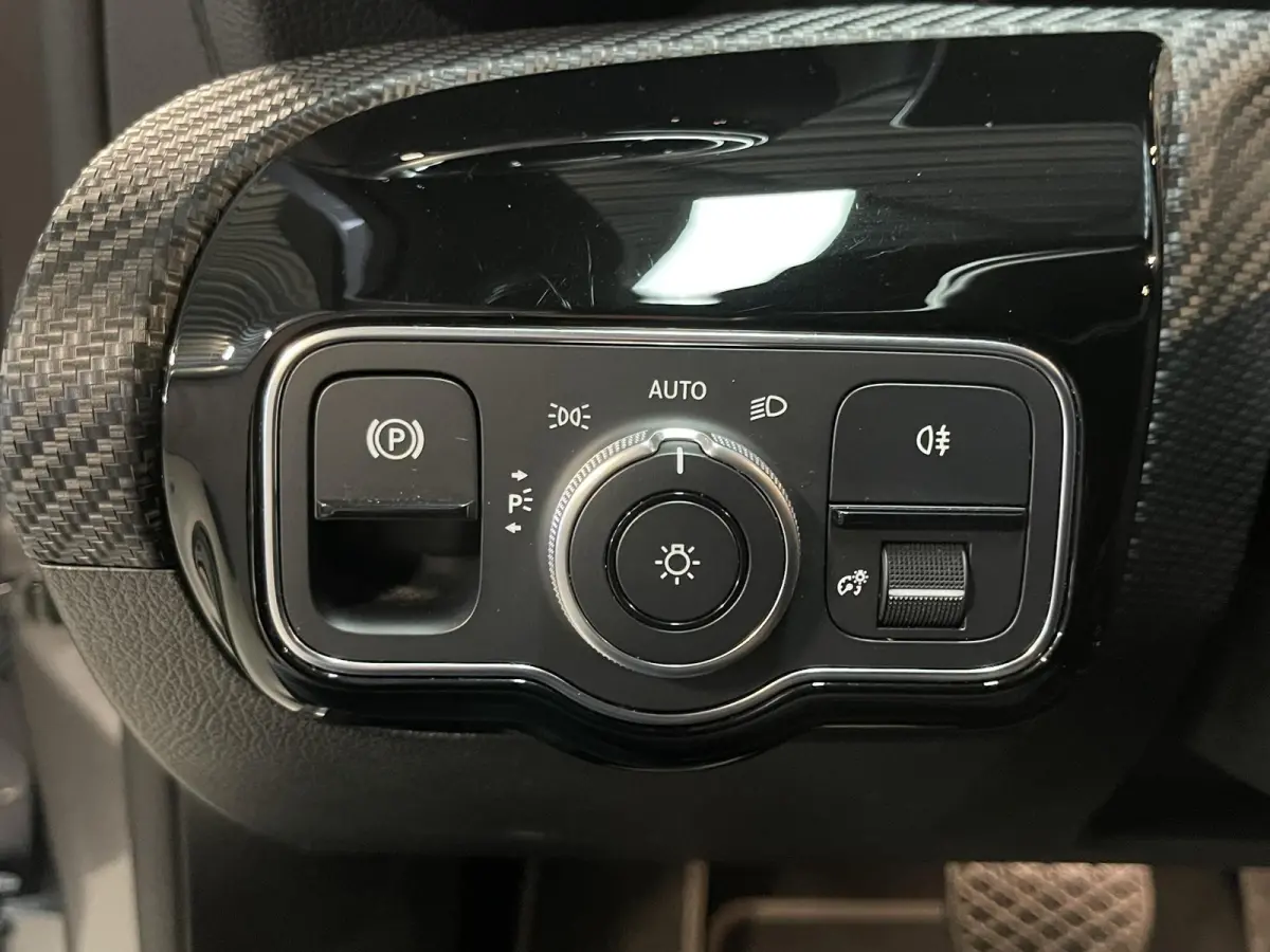 250 e 17"/Dodehoek/Camera/PDC v+a/Apple Carplay & Android Auto/DAB/Navigatie/Climate