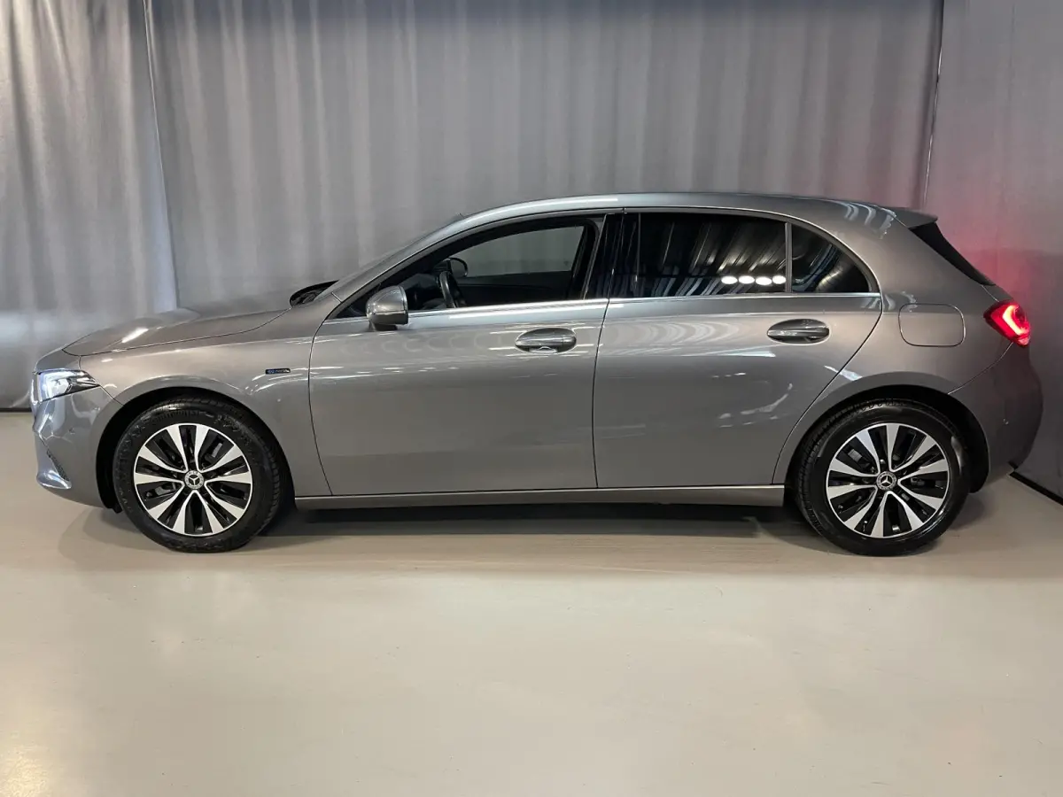 250 e 17"/Dodehoek/Camera/PDC v+a/Apple Carplay & Android Auto/DAB/Navigatie/Climate