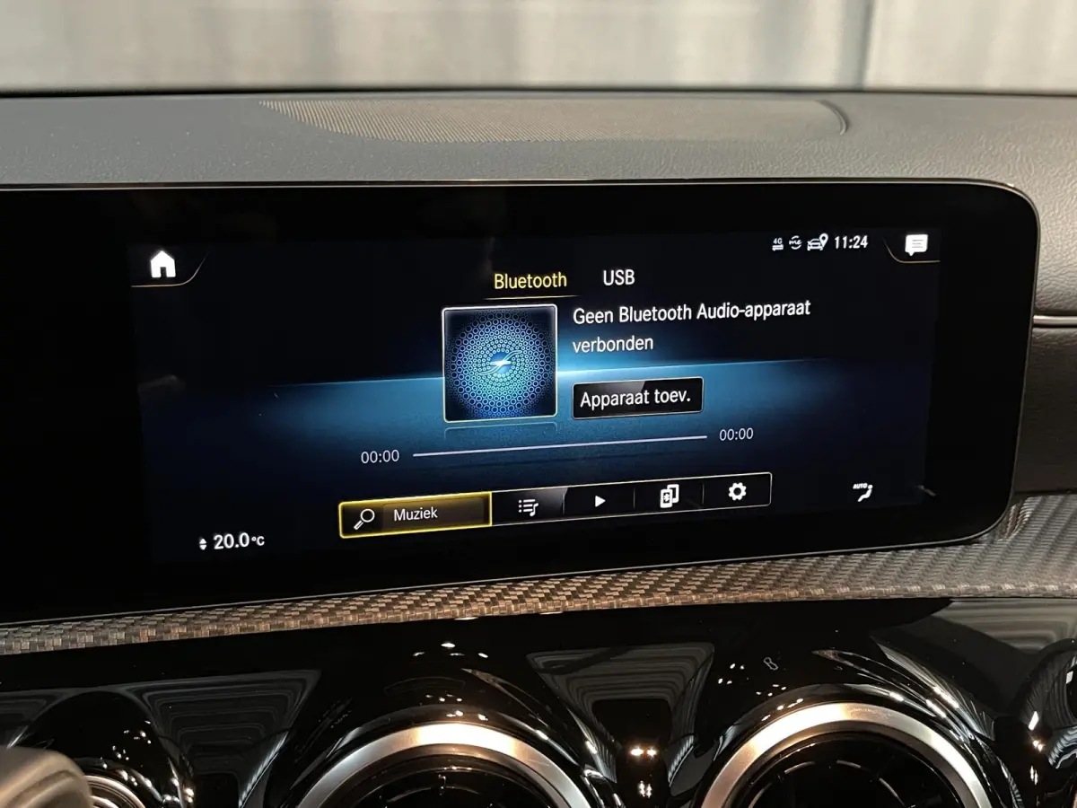 250 e 17"/Dodehoek/Camera/PDC v+a/Apple Carplay & Android Auto/DAB/Navigatie/Climate
