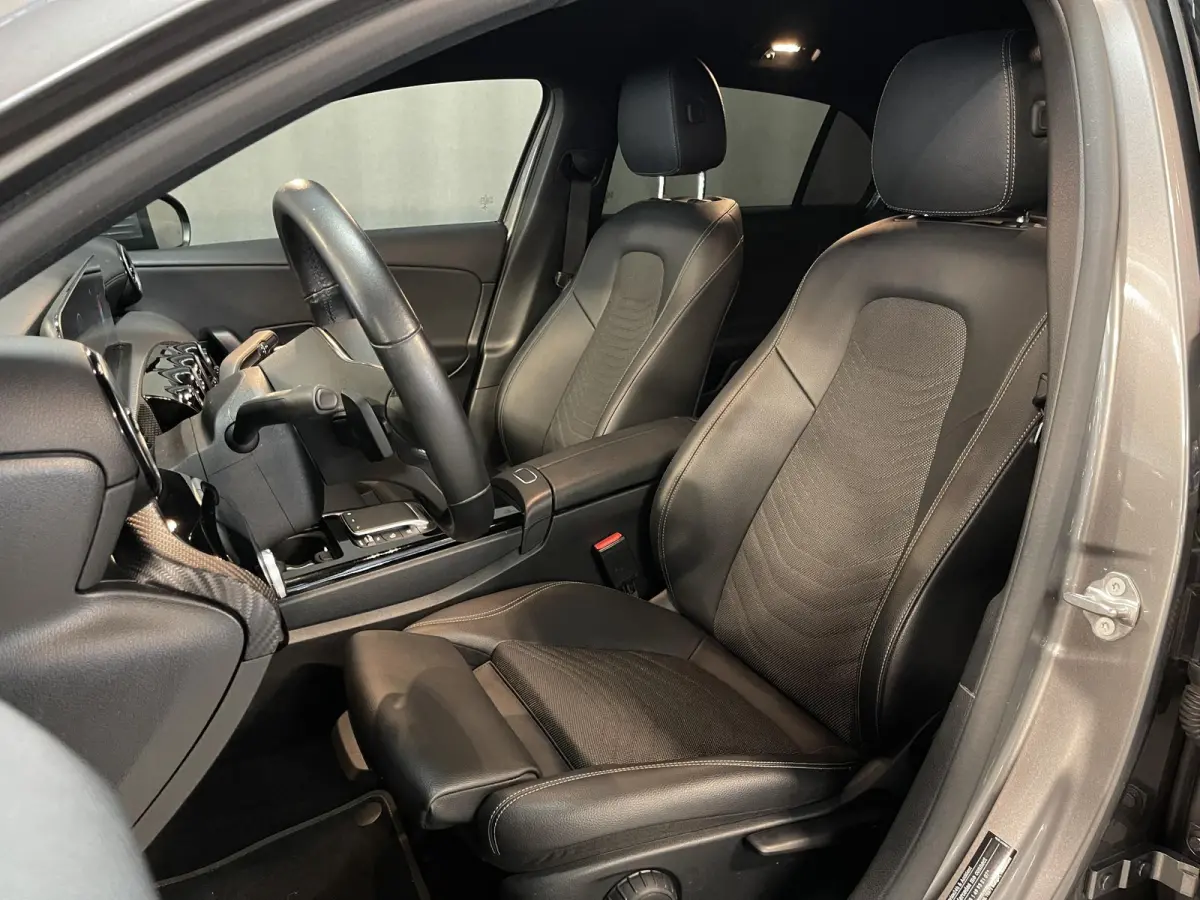 250 e 17"/Dodehoek/Camera/PDC v+a/Apple Carplay & Android Auto/DAB/Navigatie/Climate