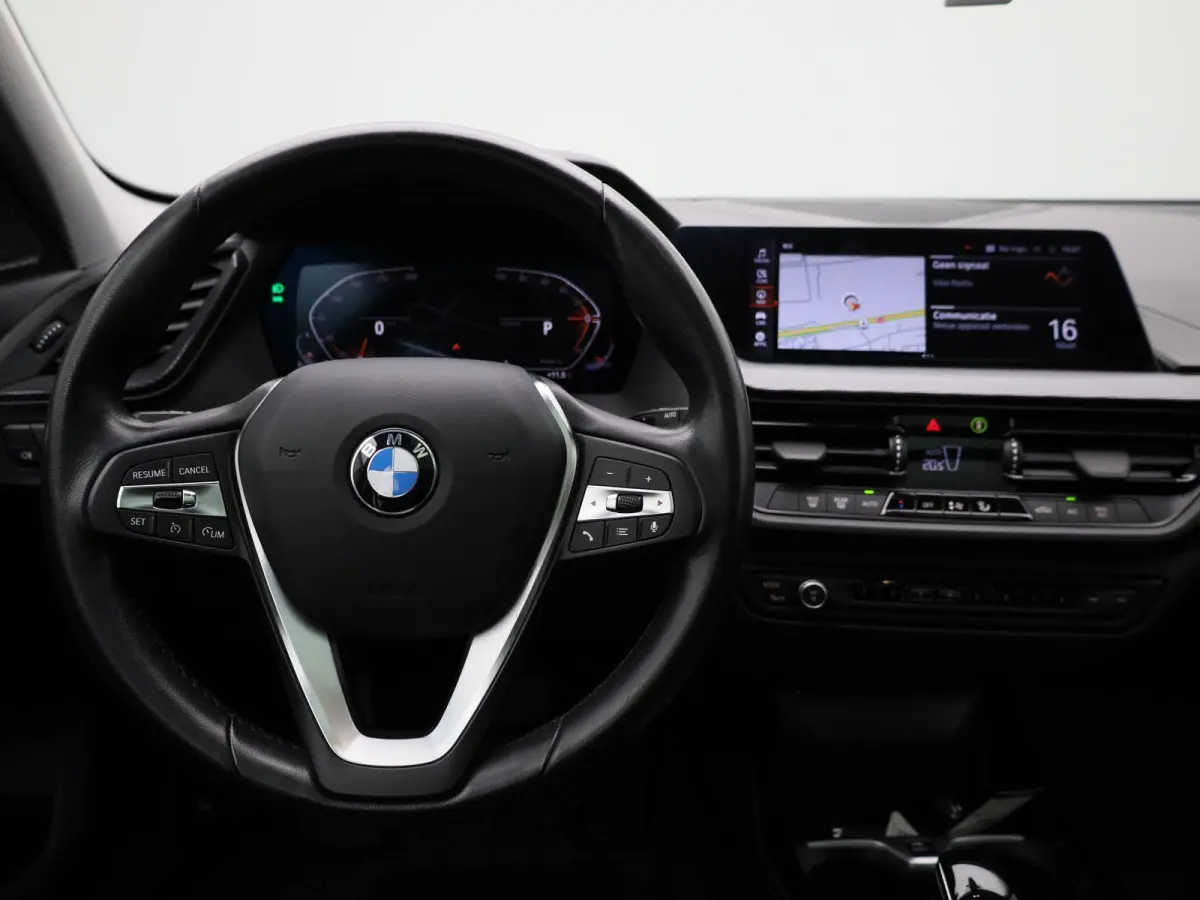 Hatch 118i Automaat | Panoramadak | Leder | Camera | Harman Kardon | Navigatie