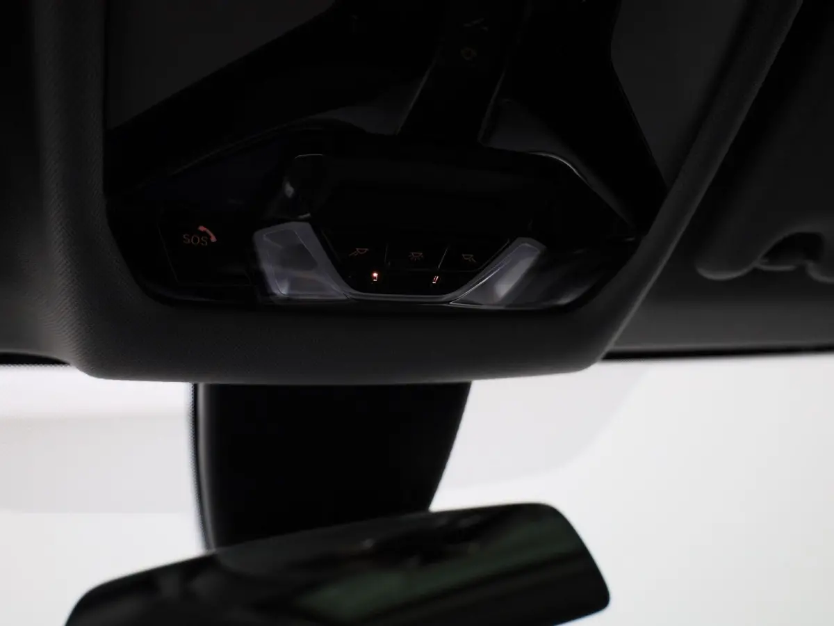 Hatch 118i Automaat | Panoramadak | Leder | Camera | Harman Kardon | Navigatie