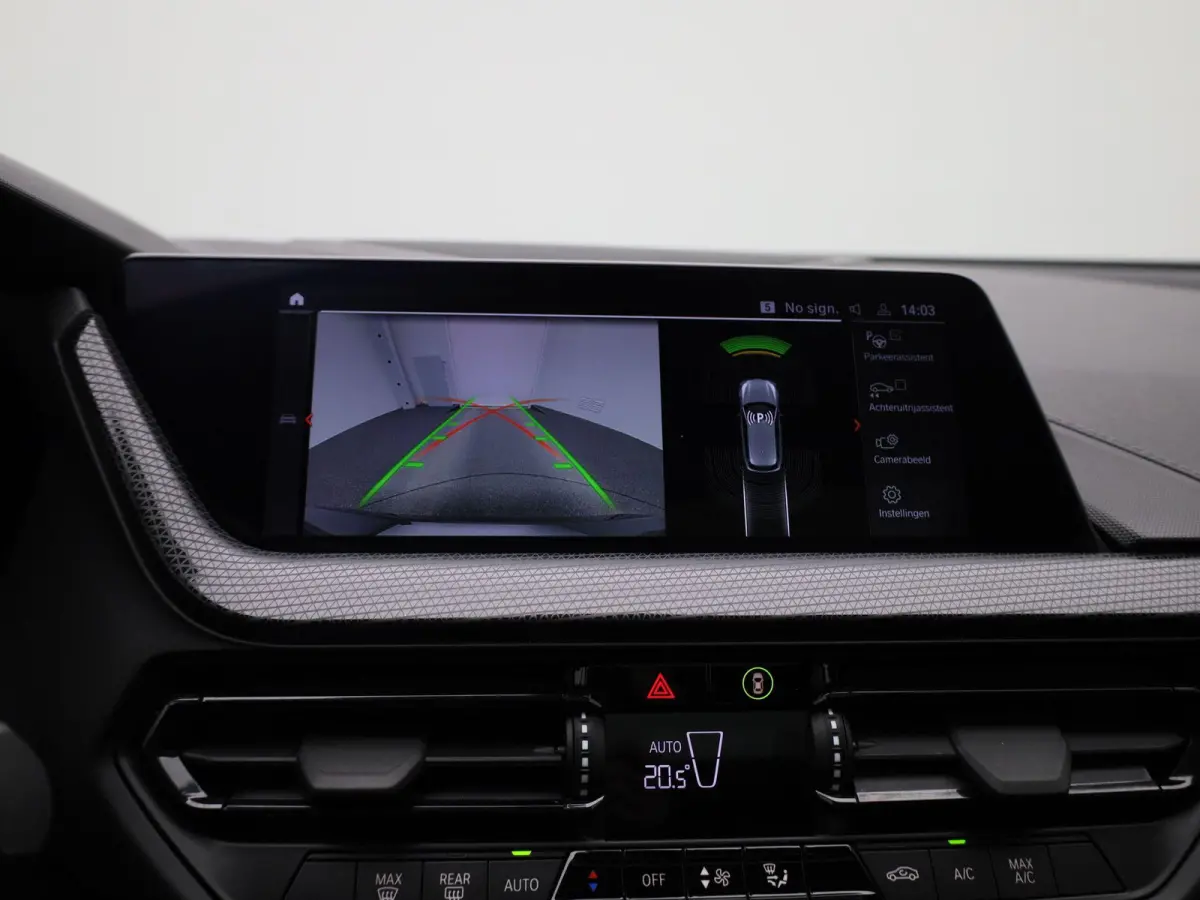 Hatch 118i Automaat | Panoramadak | Leder | Camera | Harman Kardon | Navigatie