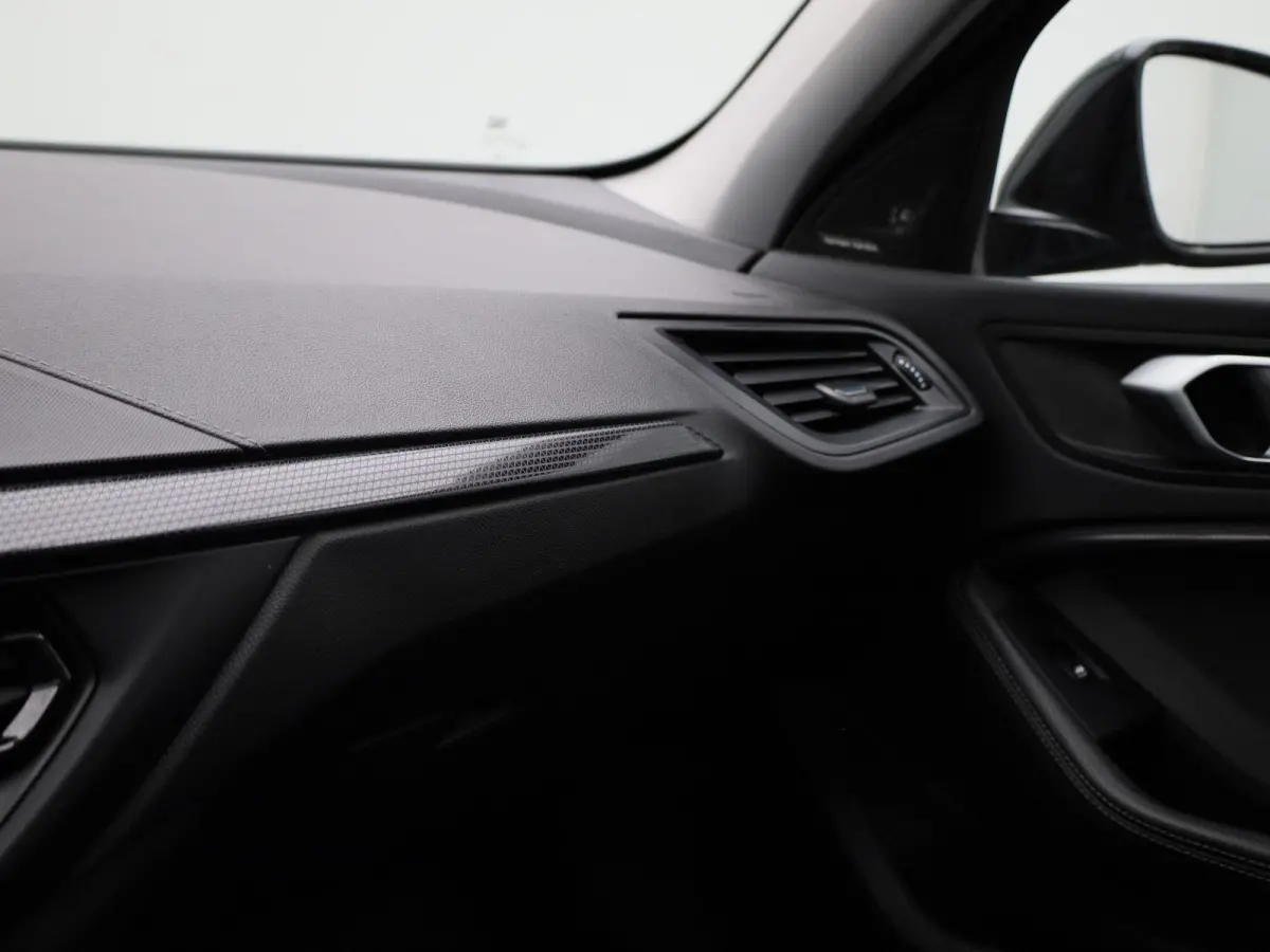 Hatch 118i Automaat | Panoramadak | Leder | Camera | Harman Kardon | Navigatie
