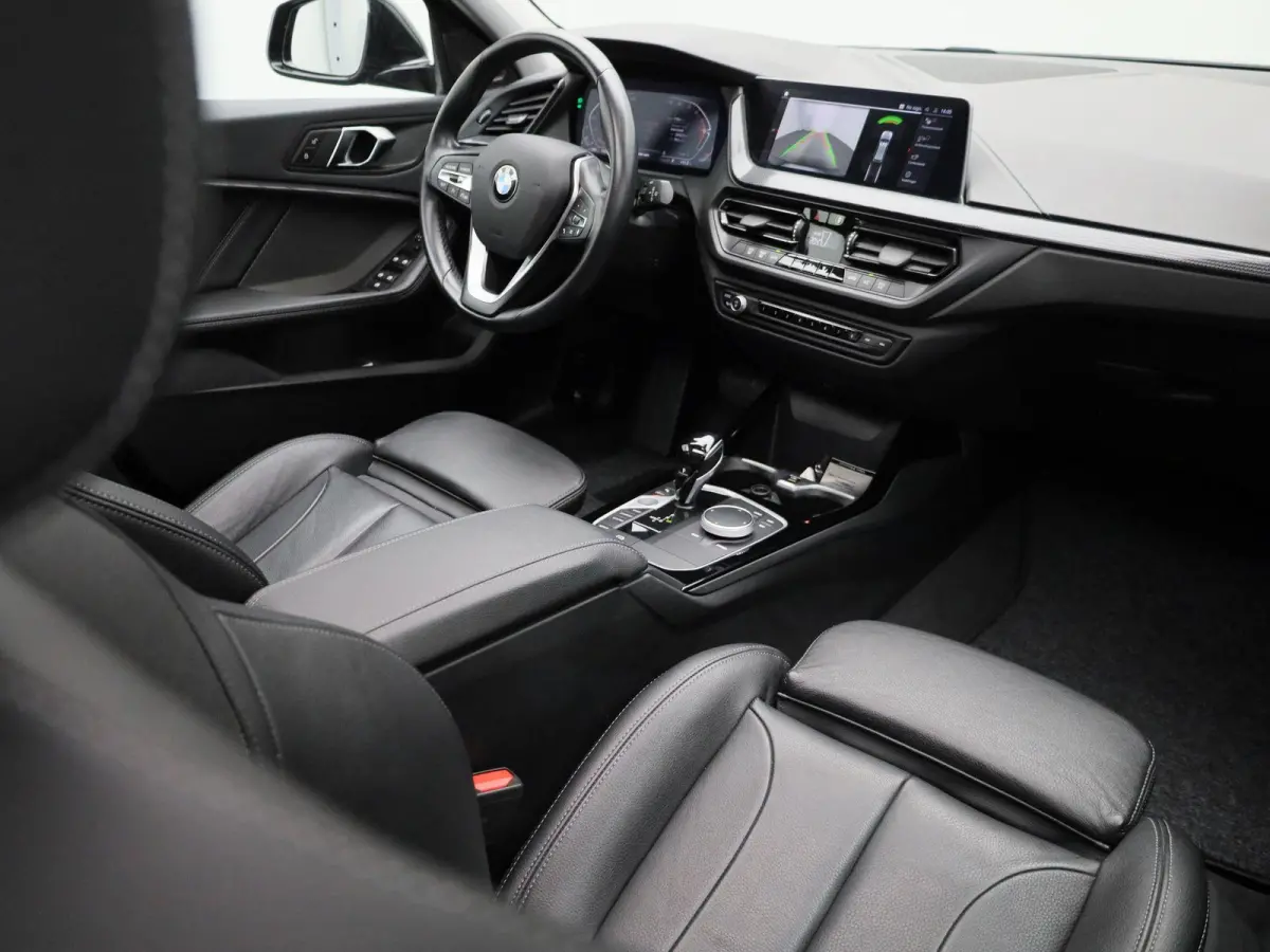 Hatch 118i Automaat | Panoramadak | Leder | Camera | Harman Kardon | Navigatie