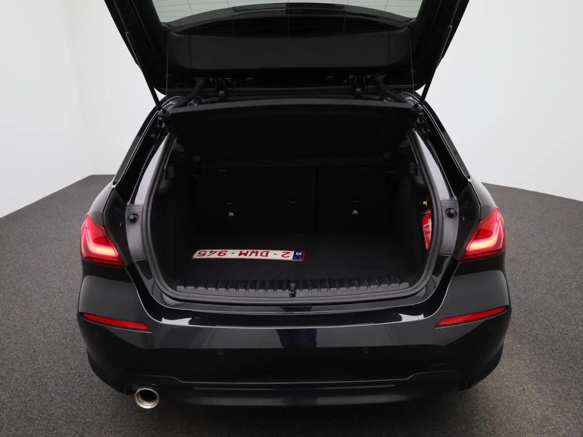 Hatch 118i Automaat | Panoramadak | Leder | Camera | Harman Kardon | Navigatie