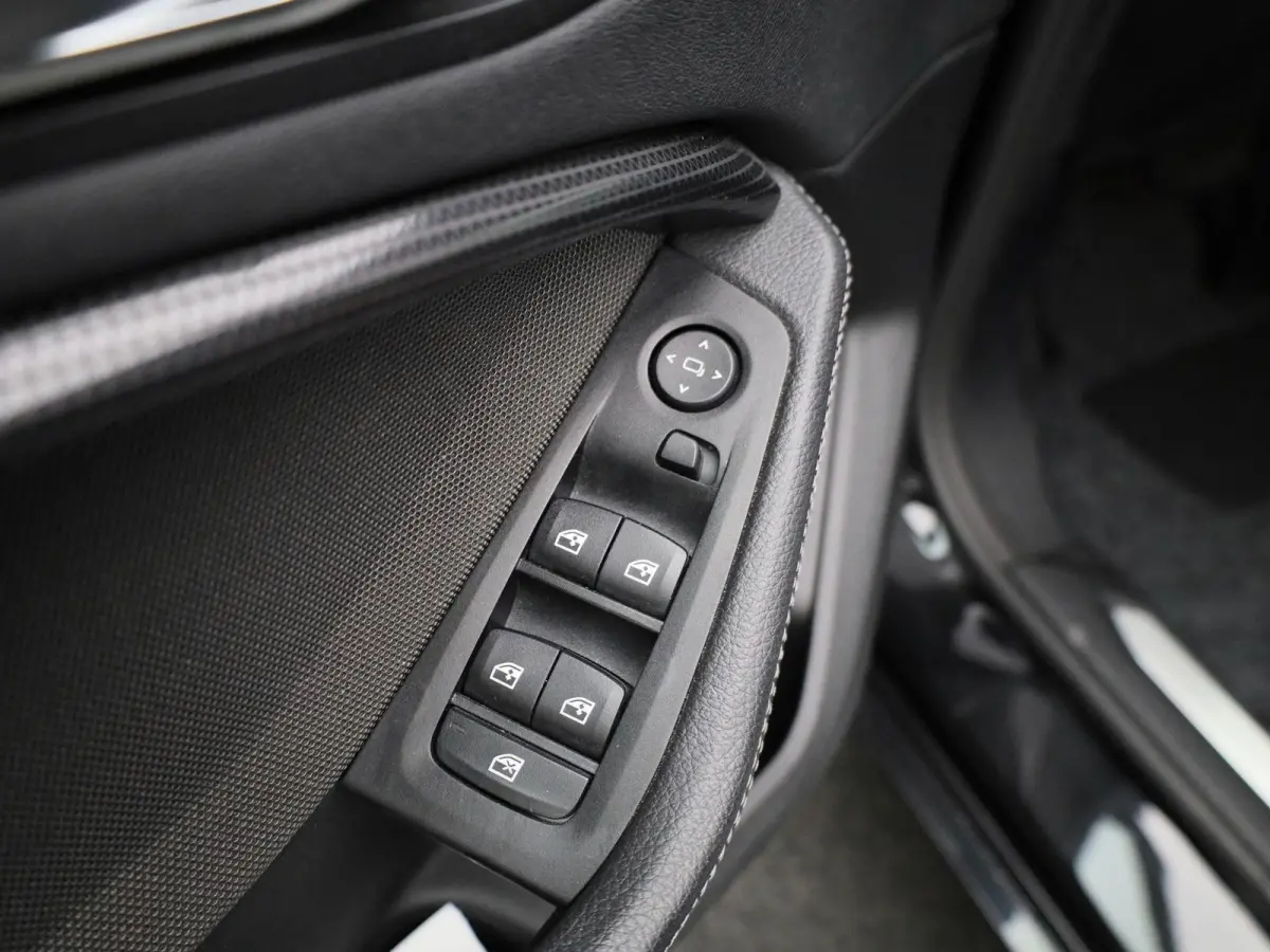 Hatch 118i Automaat | Panoramadak | Leder | Camera | Harman Kardon | Navigatie