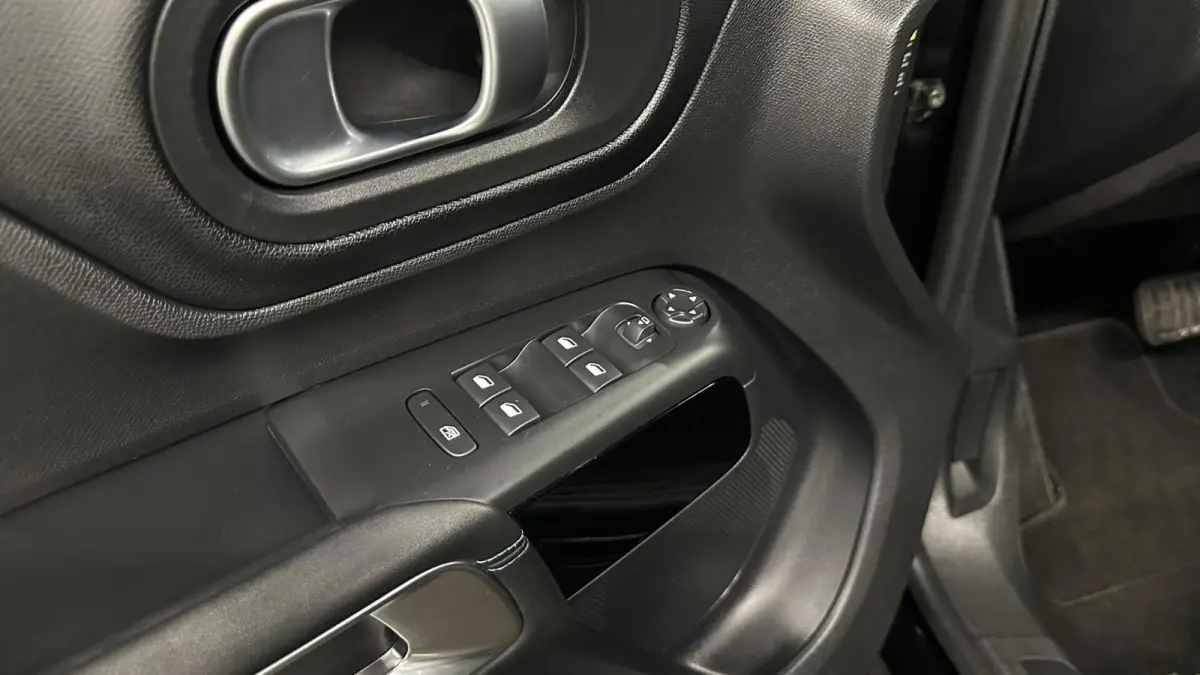 1.6 Plug-in Hybrid 225 Feel CAMERA CARPLAY NAVI CRUISE ECC LM.
