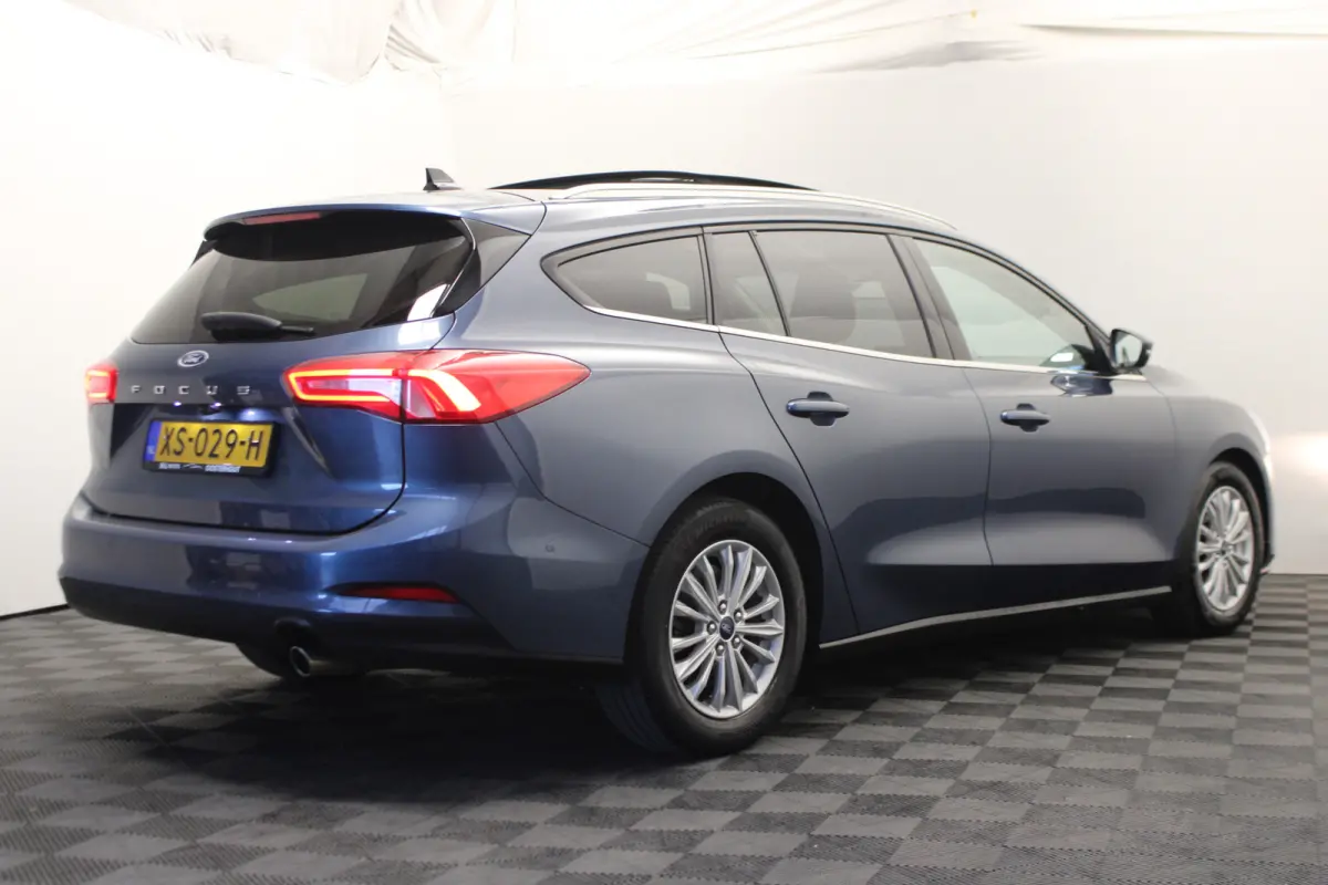 1.0 EcoBoost Titanium Business |Pano|Camera|