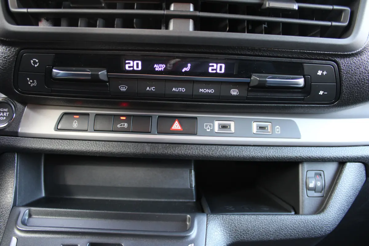 STX EDITION L3 75 kWh | CAMERA | BETIMMERING | STOEL + STUUR VERWARMING | APPLE CARPLAY/ANDROID AUTO |
