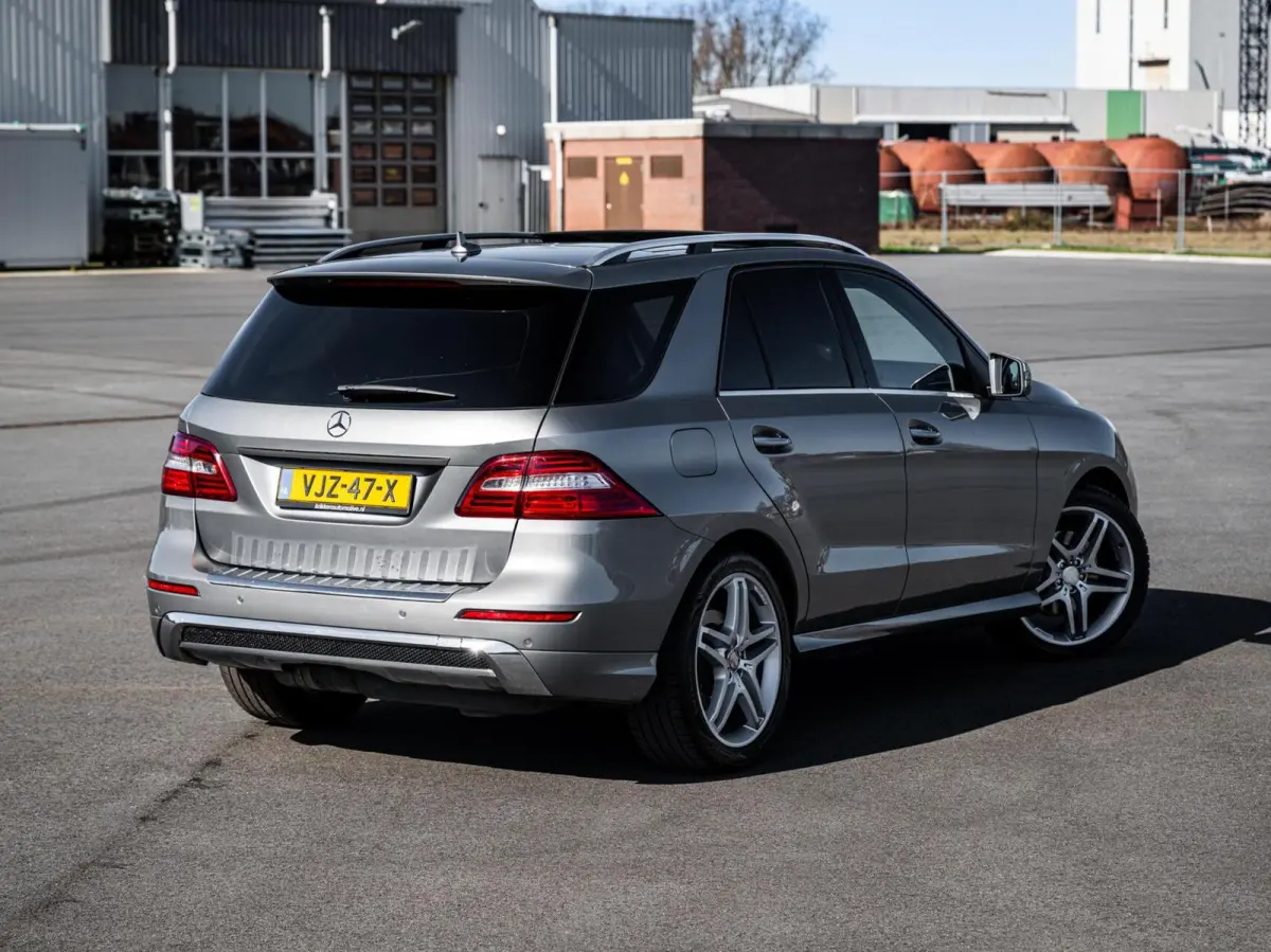 ML 350 BlueTec AMG Grijs Kenteken Panorama Trekhaak 3500KG Distronic Xenon Luchtvering