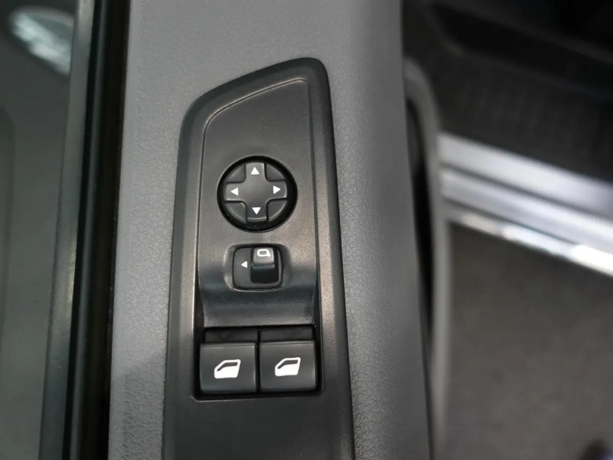 1.5 D-4D Navigator Long L3H1 9persoons PERSONENBUS Navigatie Parkeersensoren Carplay Cruise Control DAB