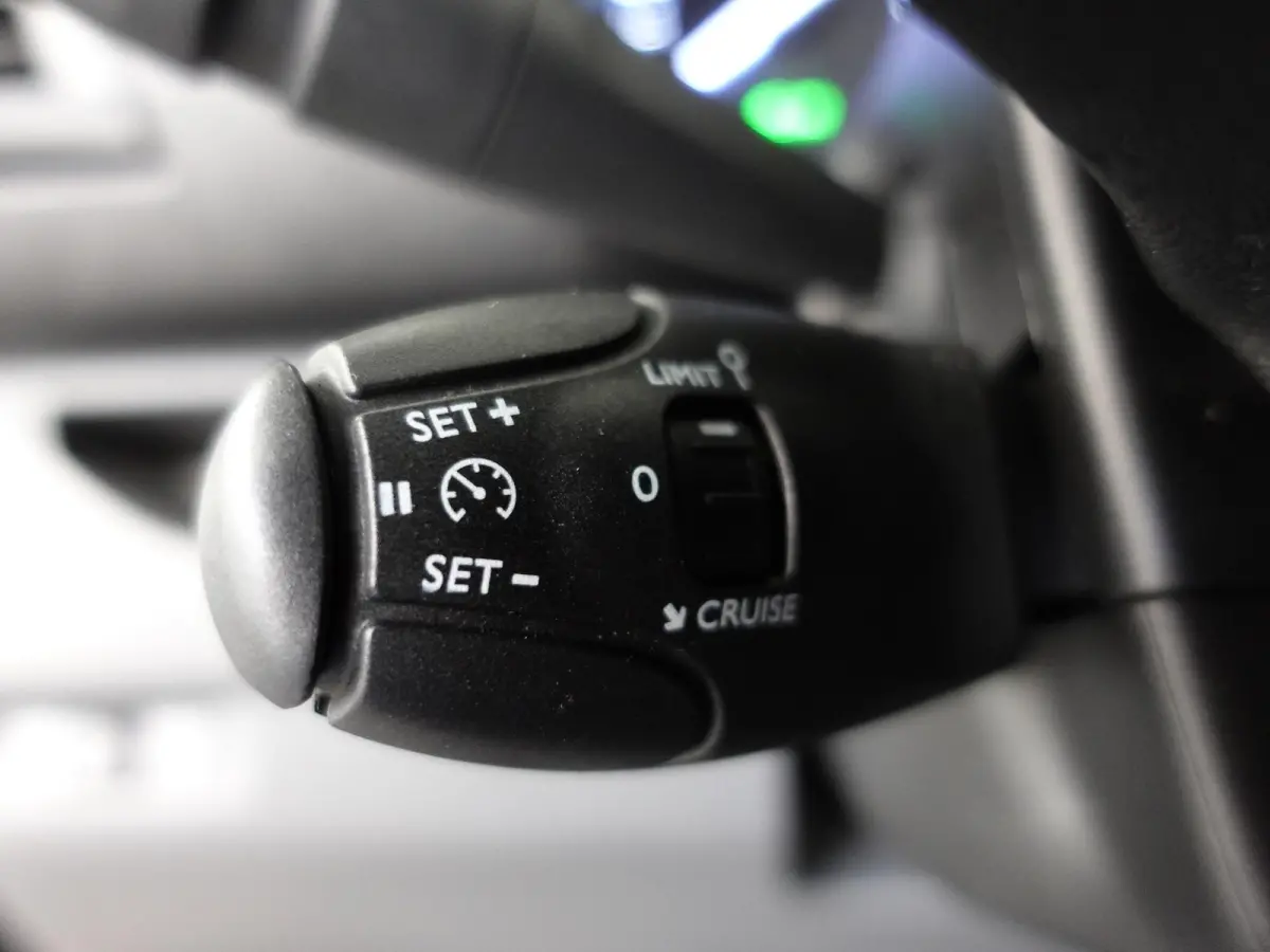 1.5 D-4D Navigator Long L3H1 9persoons PERSONENBUS Navigatie Parkeersensoren Carplay Cruise Control DAB