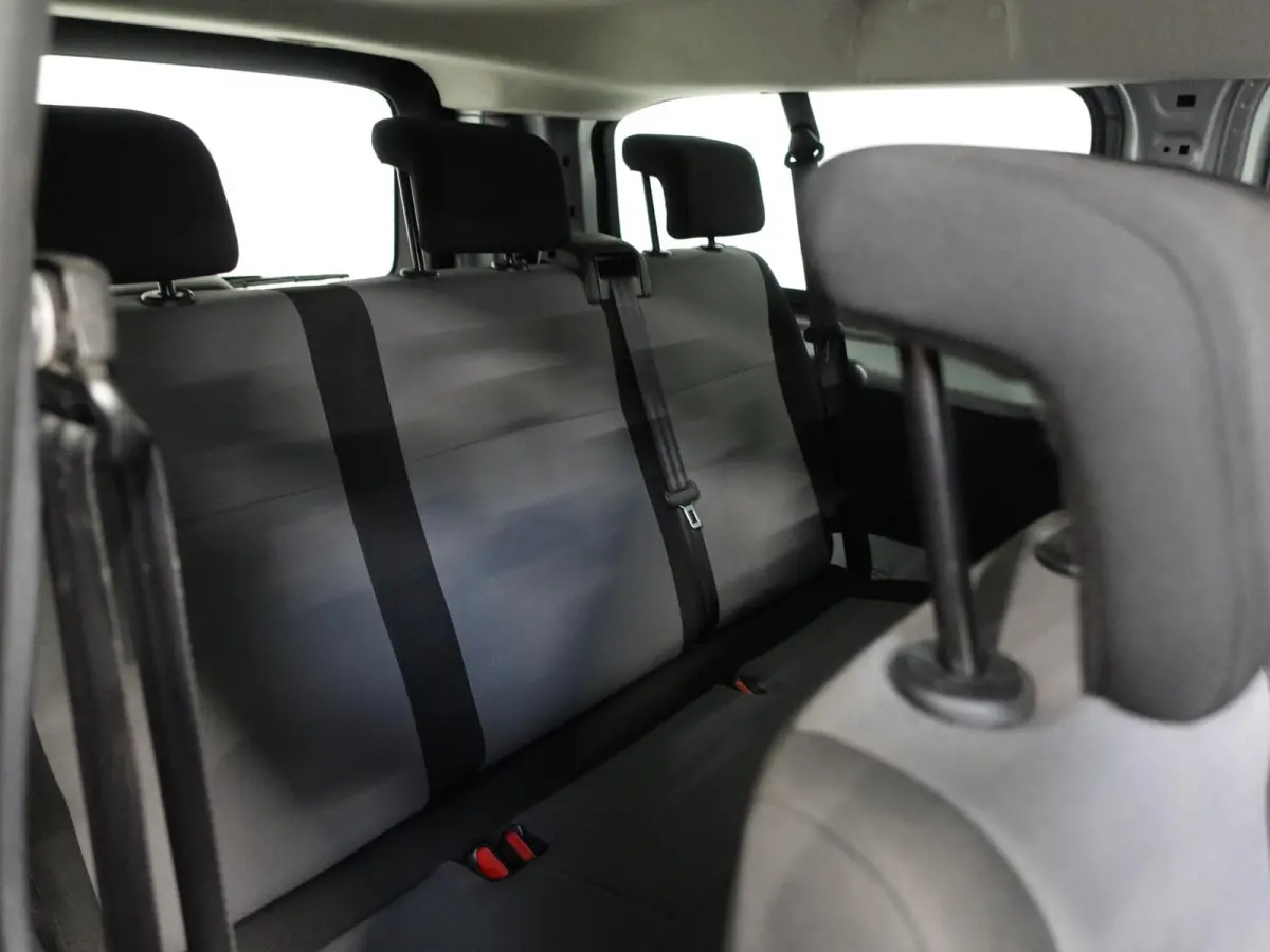 1.5 D-4D Navigator Long L3H1 9persoons PERSONENBUS Navigatie Parkeersensoren Carplay Cruise Control DAB