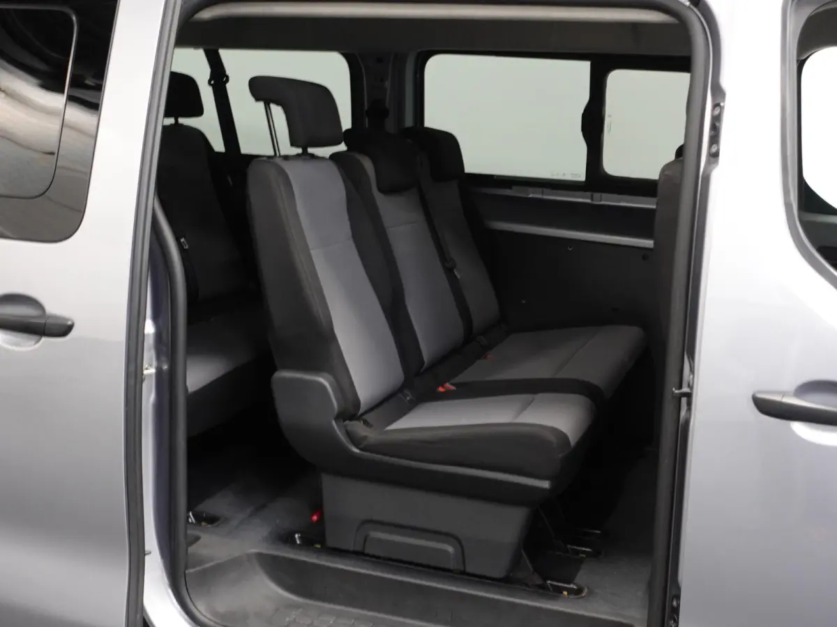 1.5 D-4D Navigator Long L3H1 9persoons PERSONENBUS Navigatie Parkeersensoren Carplay Cruise Control DAB