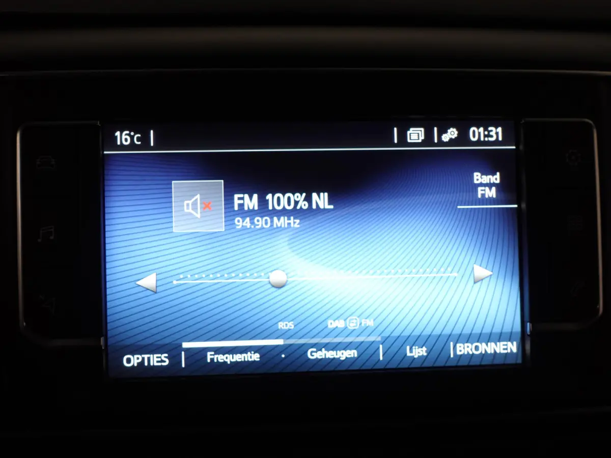 1.5 D-4D Navigator Long L3H1 9persoons PERSONENBUS Navigatie Parkeersensoren Carplay Cruise Control DAB