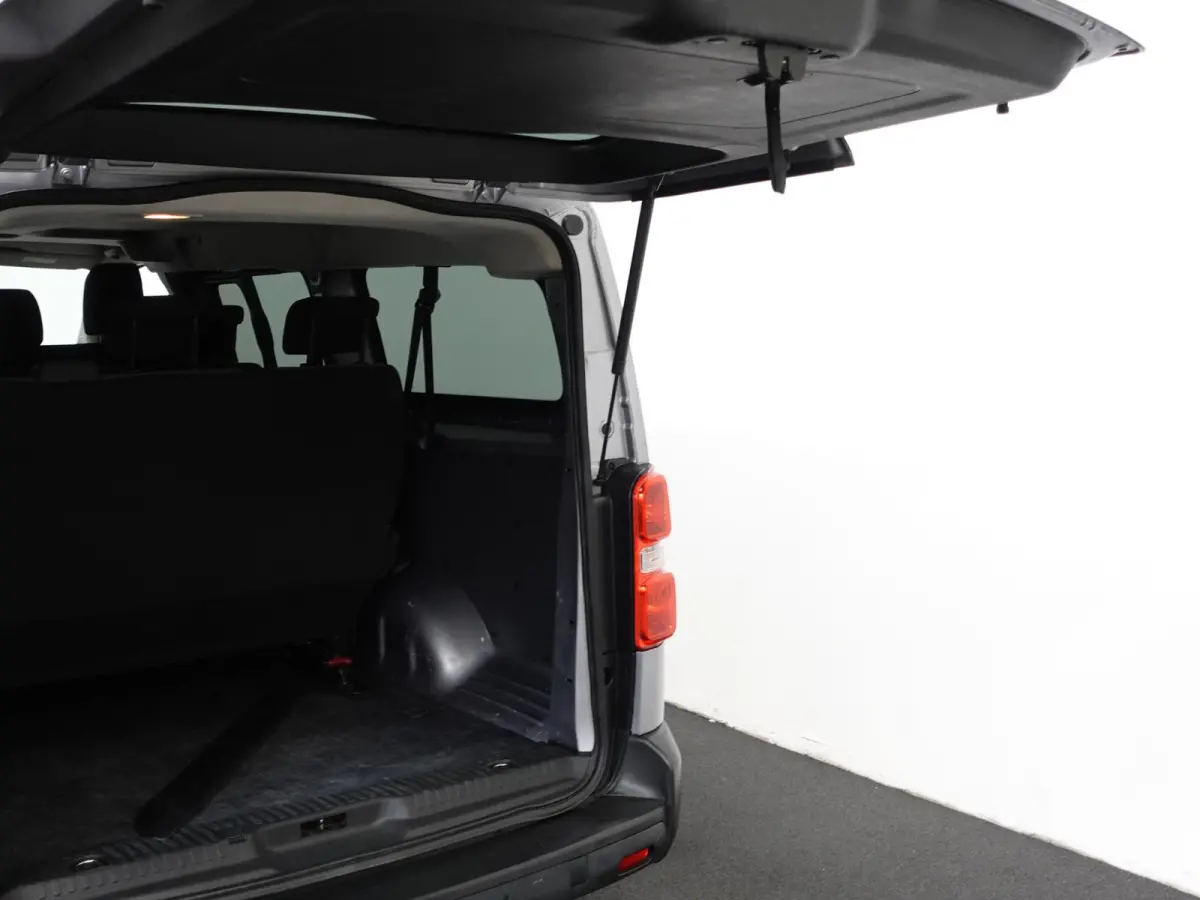 1.5 D-4D Navigator Long L3H1 9persoons PERSONENBUS Navigatie Parkeersensoren Carplay Cruise Control DAB