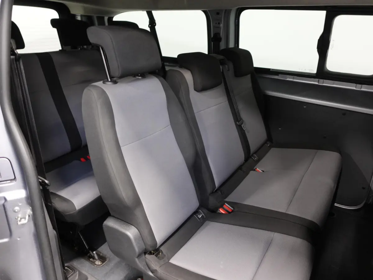 1.5 D-4D Navigator Long L3H1 9persoons PERSONENBUS Navigatie Parkeersensoren Carplay Cruise Control DAB
