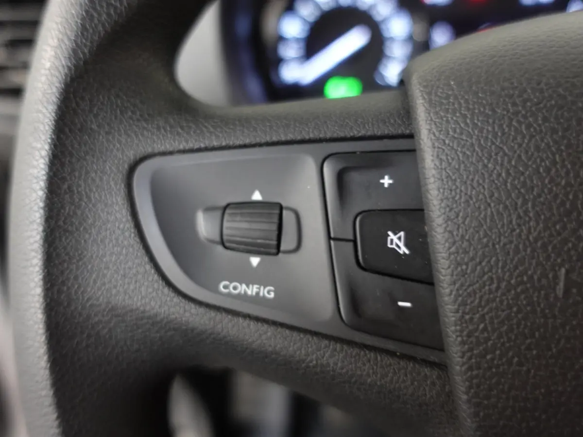 1.5 D-4D Navigator Long L3H1 9persoons PERSONENBUS Navigatie Parkeersensoren Carplay Cruise Control DAB