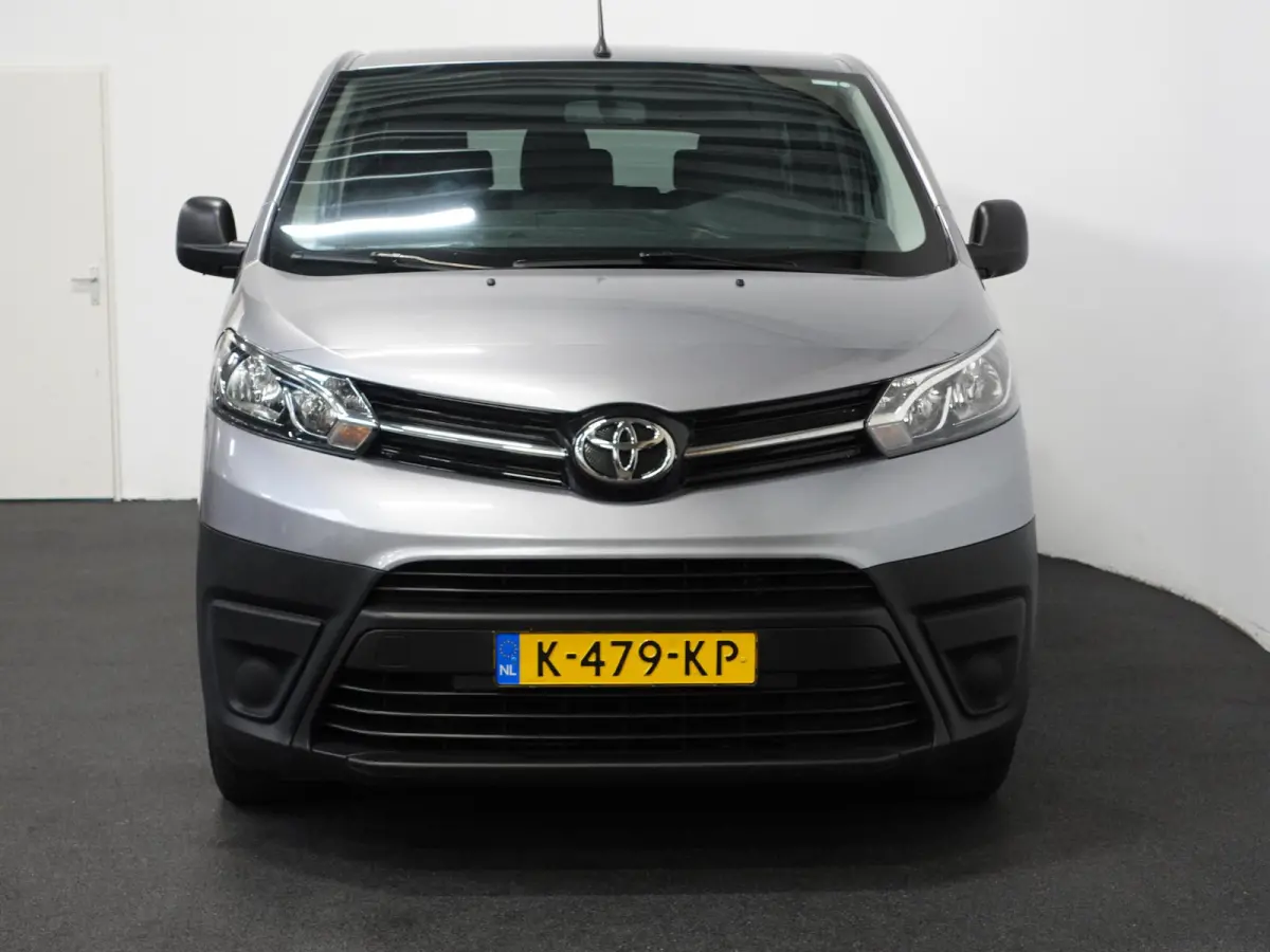 1.5 D-4D Navigator Long L3H1 9persoons PERSONENBUS Navigatie Parkeersensoren Carplay Cruise Control DAB