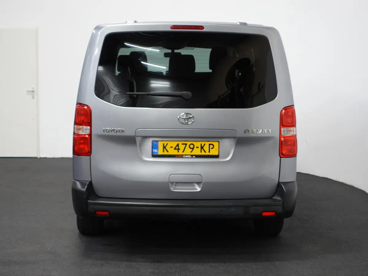 1.5 D-4D Navigator Long L3H1 9persoons PERSONENBUS Navigatie Parkeersensoren Carplay Cruise Control DAB