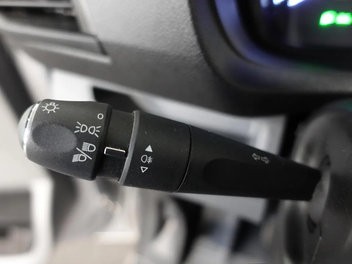 1.5 D-4D Navigator Long L3H1 9persoons PERSONENBUS Navigatie Parkeersensoren Carplay Cruise Control DAB