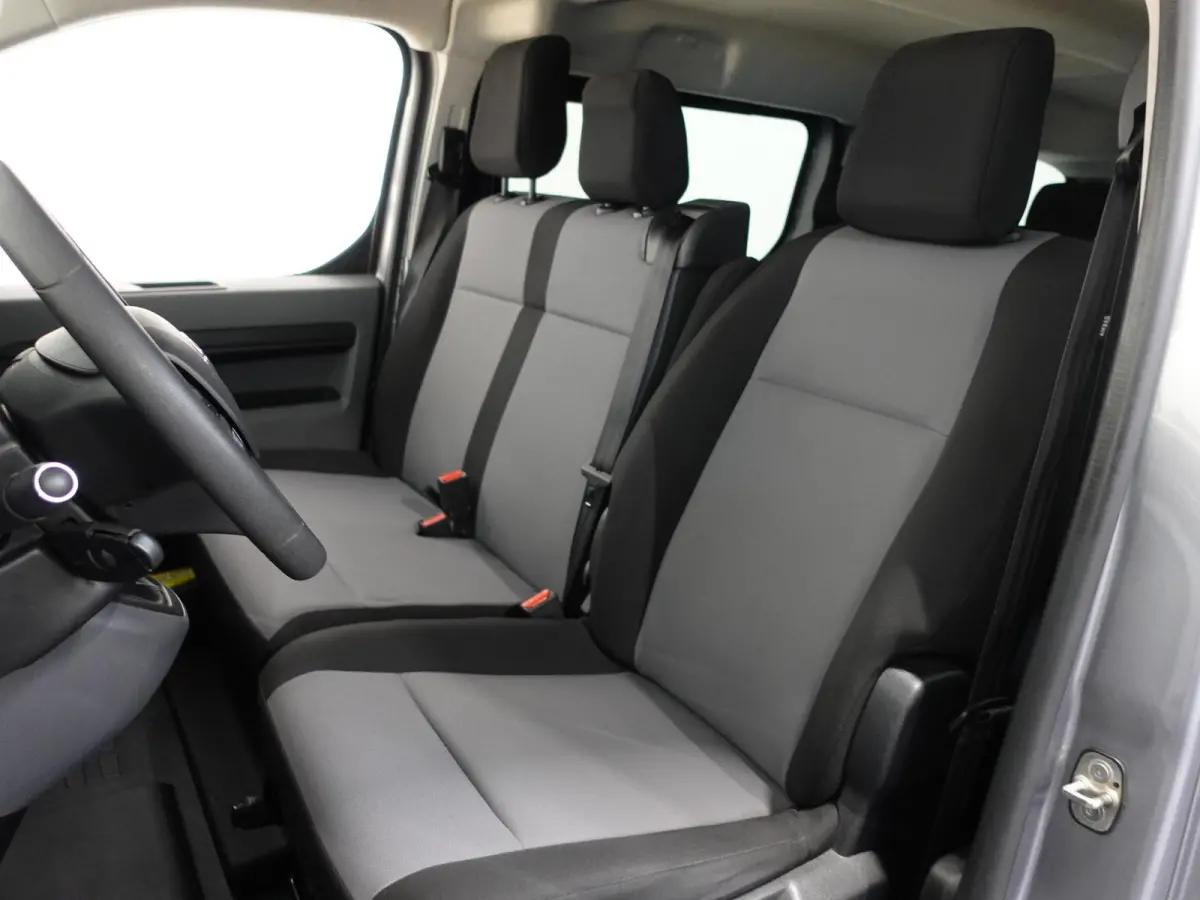 1.5 D-4D Navigator Long L3H1 9persoons PERSONENBUS Navigatie Parkeersensoren Carplay Cruise Control DAB