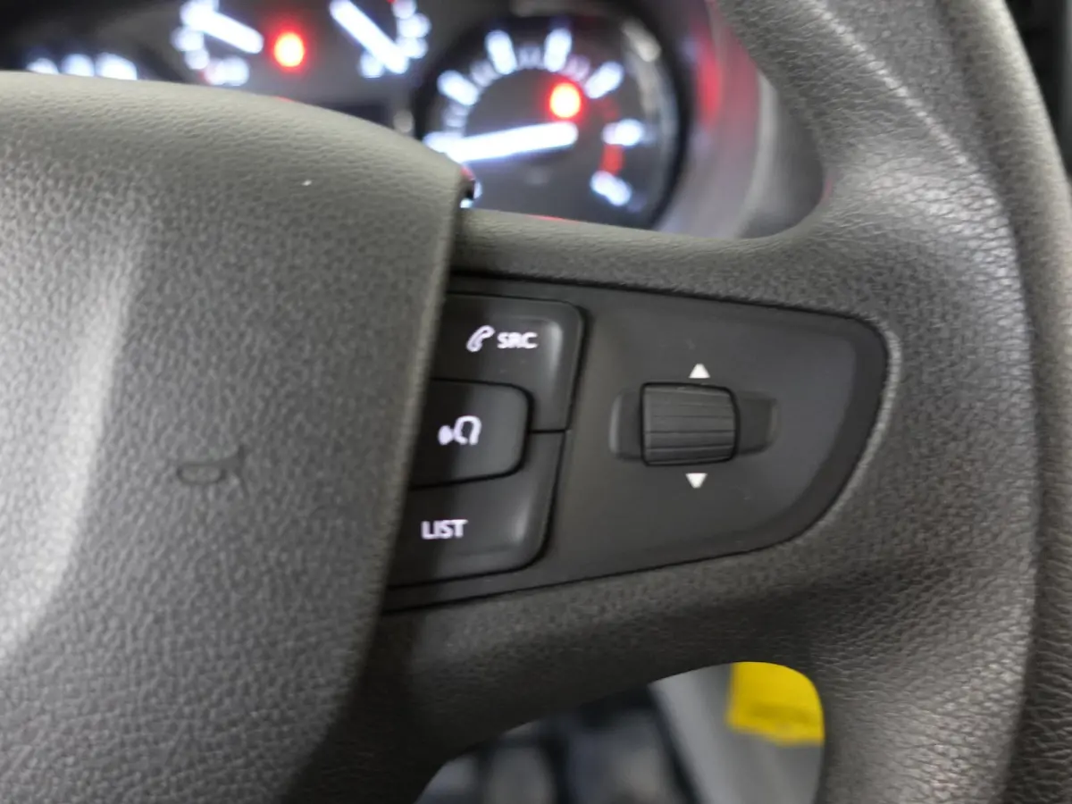 1.5 D-4D Navigator Long L3H1 9persoons PERSONENBUS Navigatie Parkeersensoren Carplay Cruise Control DAB