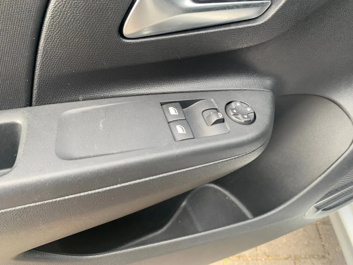 1.2 Edition Airco | AppleCarplay/ Android Auto | Cruise Control | DAB | LMV 16" |