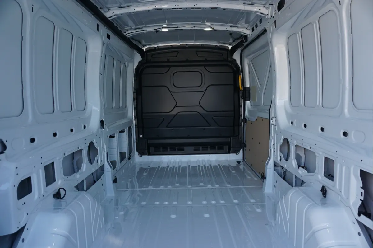 350L 105PK L3H2 BPM VRIJ!! Airco, PDC, Bluetooth! NR. J344*