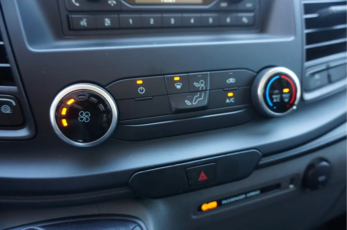 350L 105PK L3H2 BPM VRIJ!! Airco, PDC, Bluetooth! NR. J344*