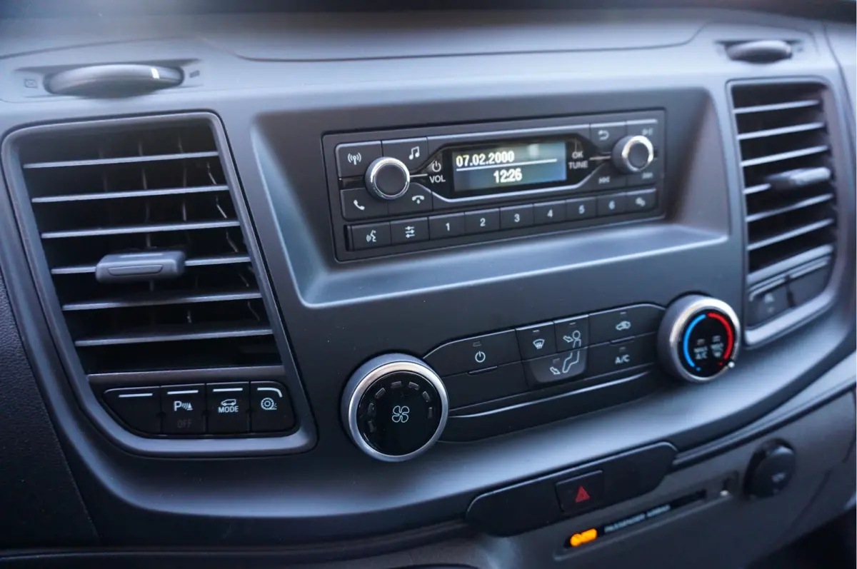 350L 105PK L3H2 BPM VRIJ!! Airco, PDC, Bluetooth! NR. J344*