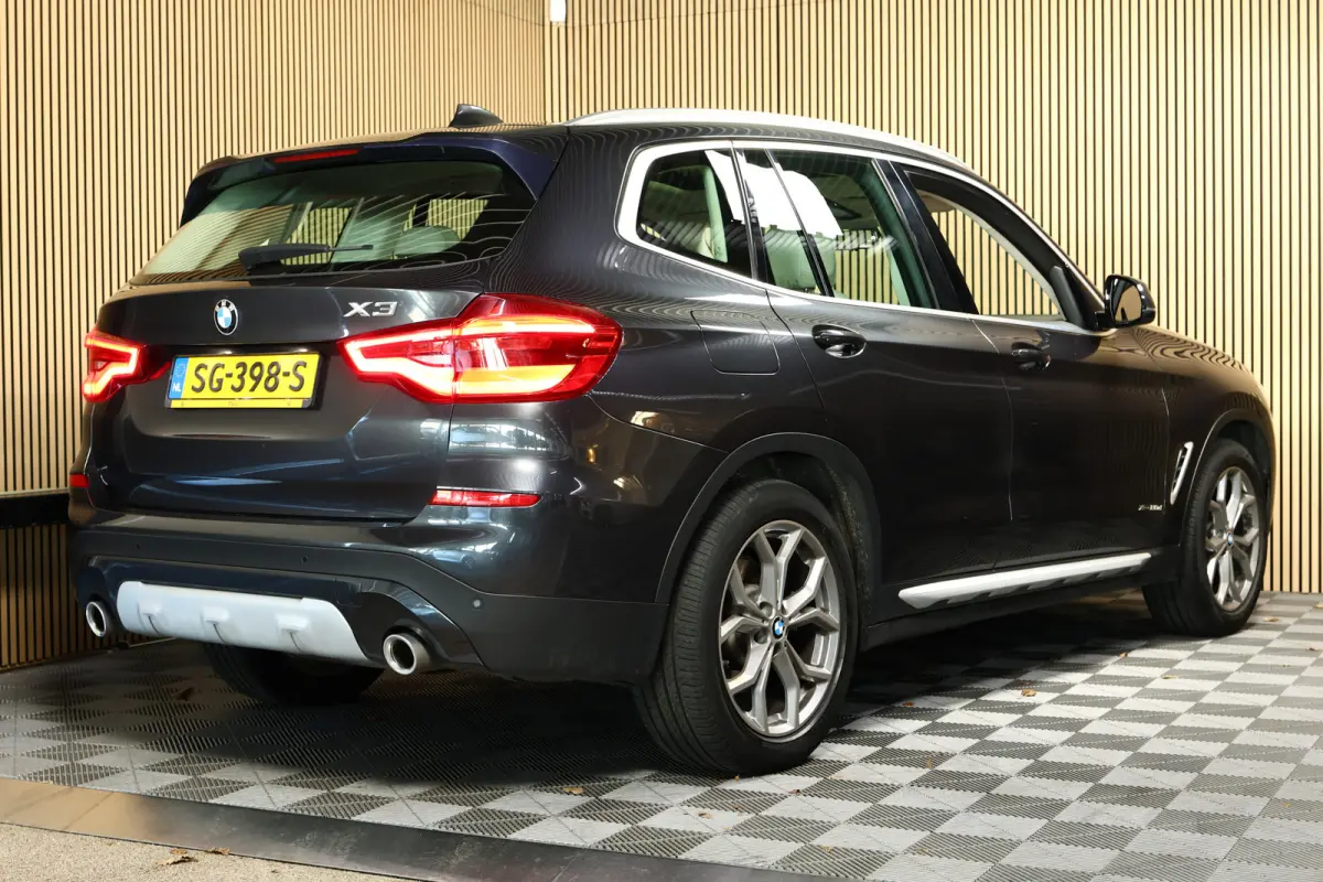 xDrive20d AUT Executive PANO LEDER NAV FULL-LED PDC "18