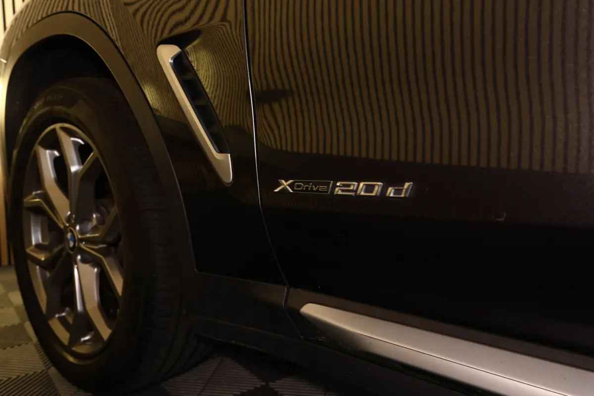 xDrive20d AUT Executive PANO LEDER NAV FULL-LED PDC "18