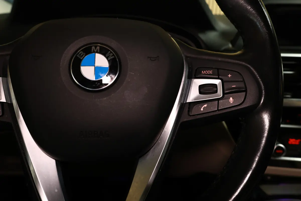 xDrive20d AUT Executive PANO LEDER NAV FULL-LED PDC "18