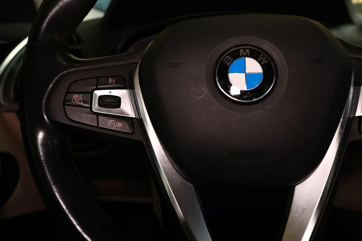 xDrive20d AUT Executive PANO LEDER NAV FULL-LED PDC "18