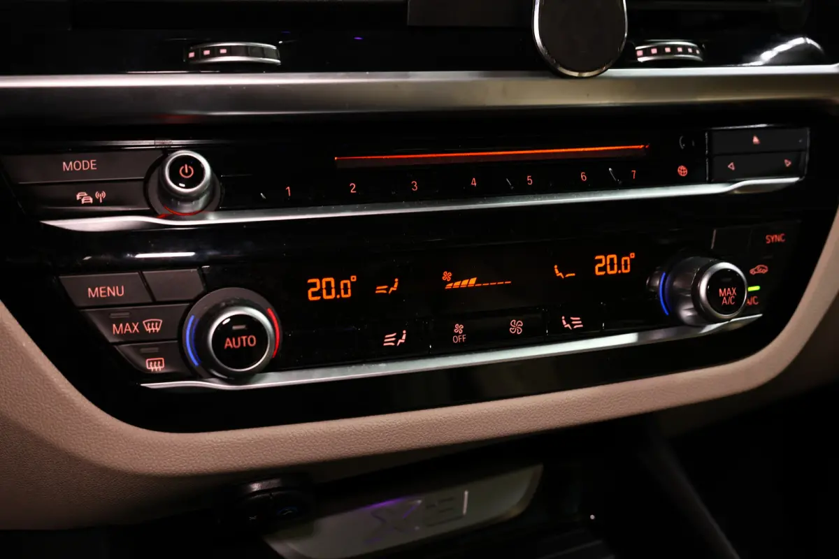 xDrive20d AUT Executive PANO LEDER NAV FULL-LED PDC "18