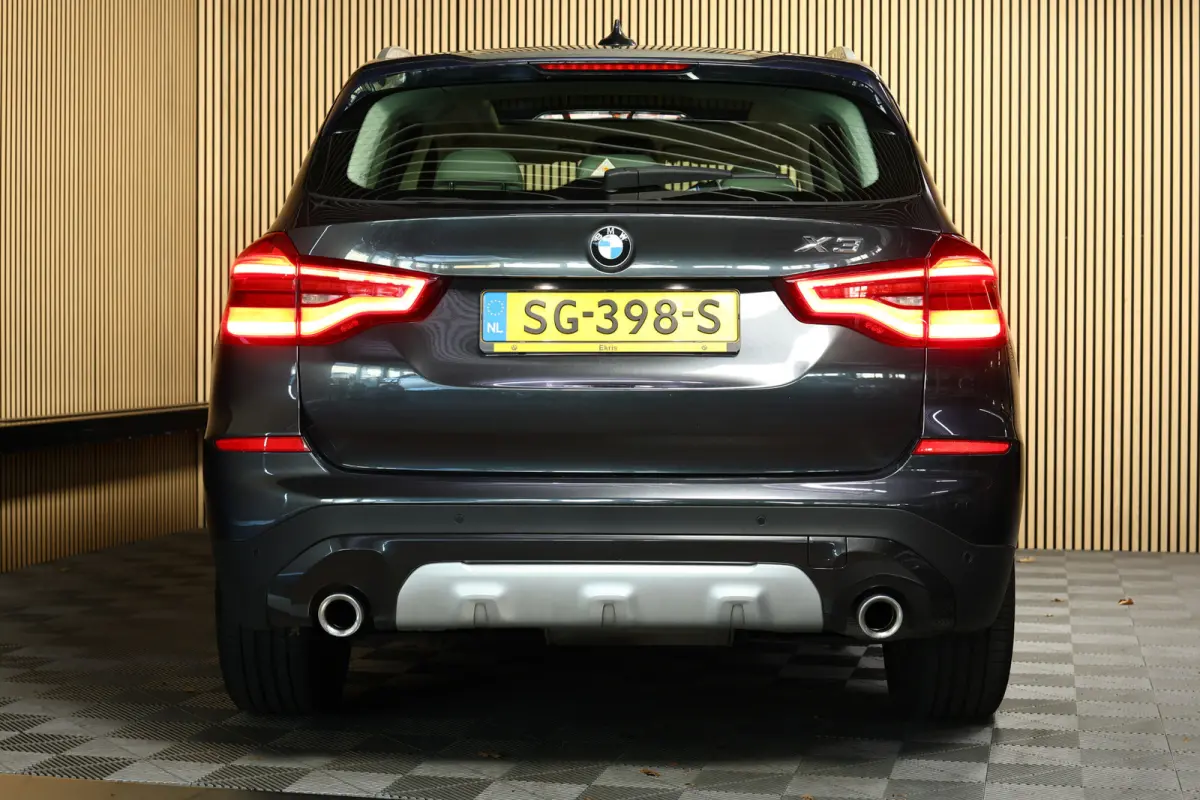 xDrive20d AUT Executive PANO LEDER NAV FULL-LED PDC "18