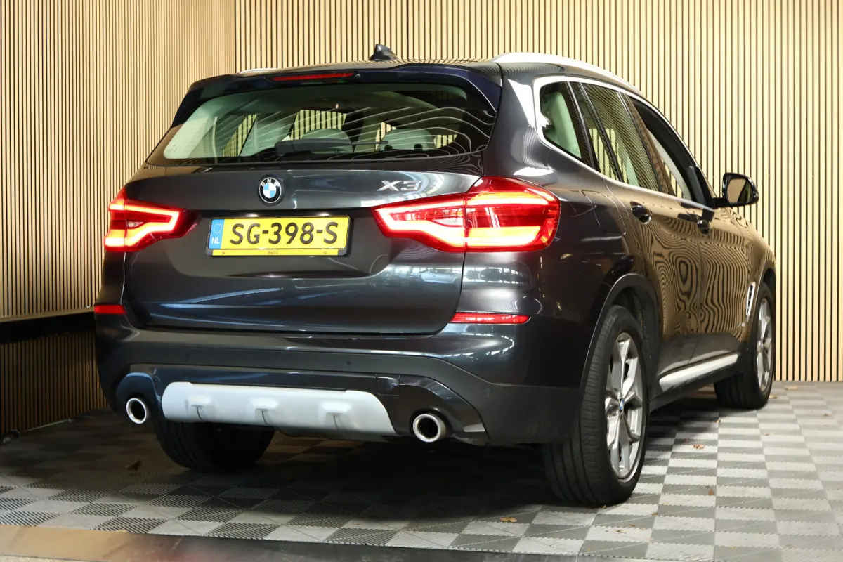 xDrive20d AUT Executive PANO LEDER NAV FULL-LED PDC "18
