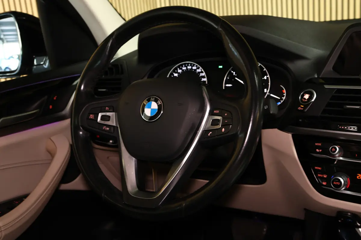 xDrive20d AUT Executive PANO LEDER NAV FULL-LED PDC "18