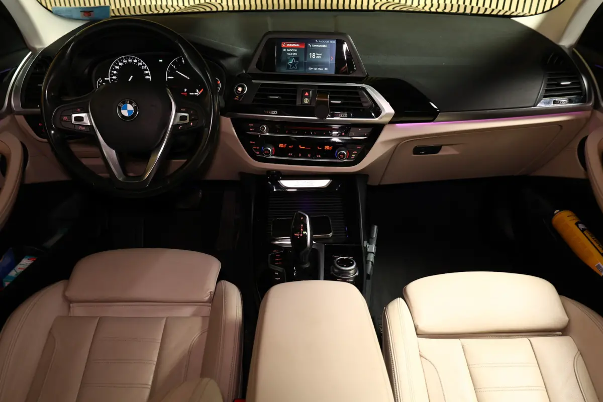xDrive20d AUT Executive PANO LEDER NAV FULL-LED PDC "18
